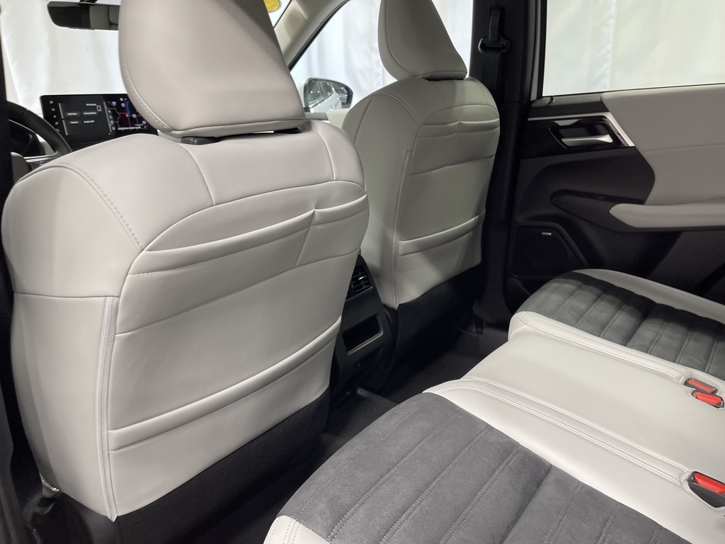2025 Mitsubishi Outlander SE photo 21