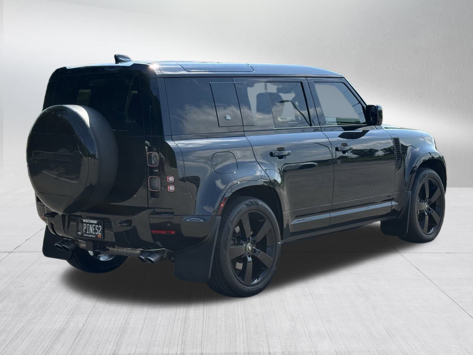 2024 Land Rover Defender V8 photo 7