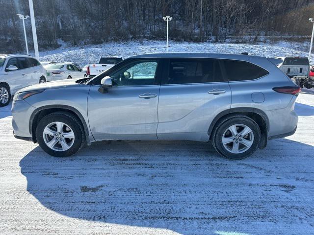 2024 Toyota Highlander LE photo 6