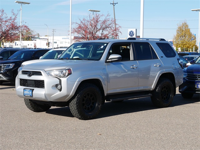 2022 Toyota 4Runner SR5 photo 2