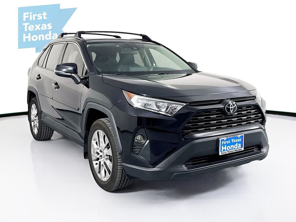2021 Toyota RAV4 XLE Premium's photo