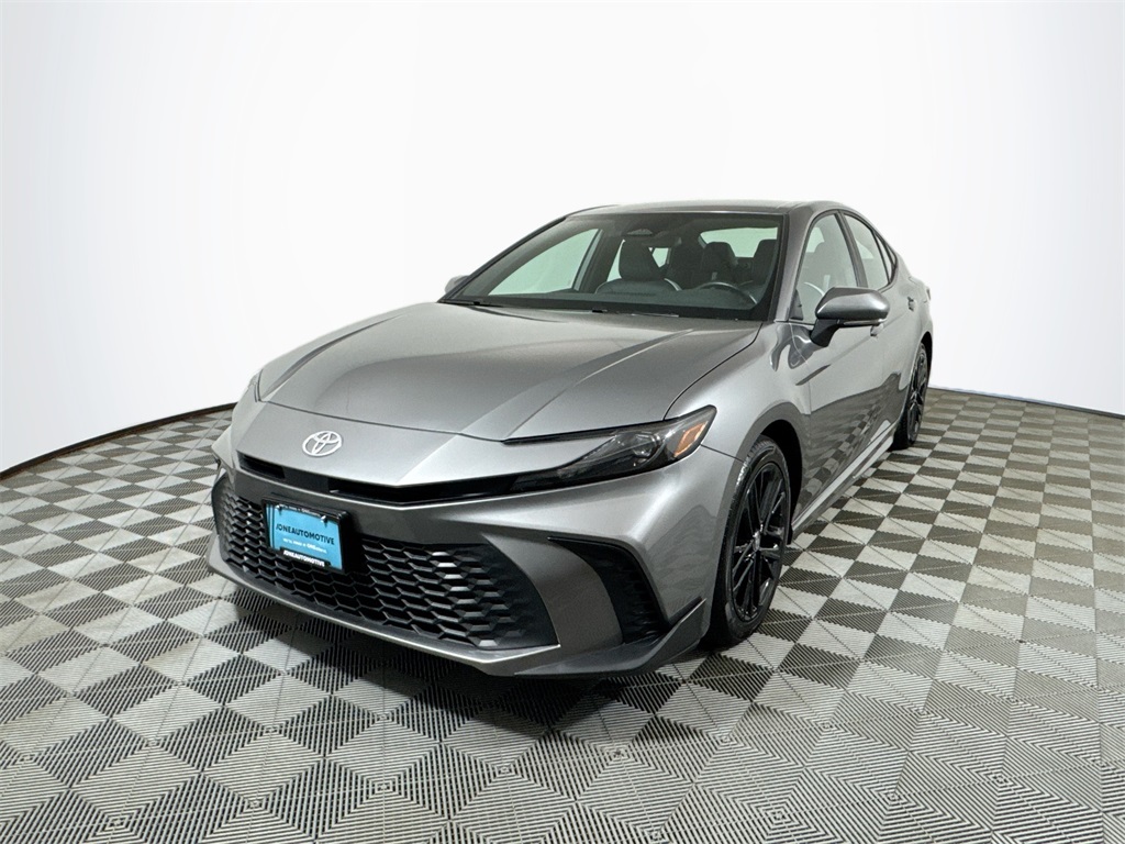 2025 Toyota Camry SE's photo