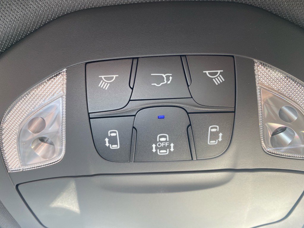 2026 Chrysler Pacifica Limited photo 9