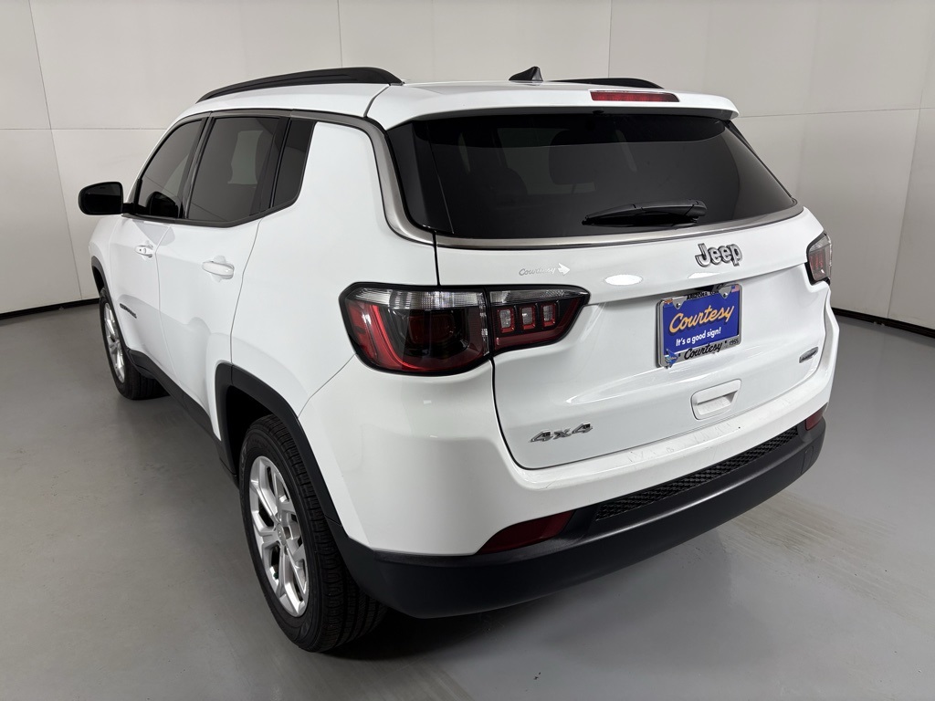 2024 Jeep Compass Latitude photo 4