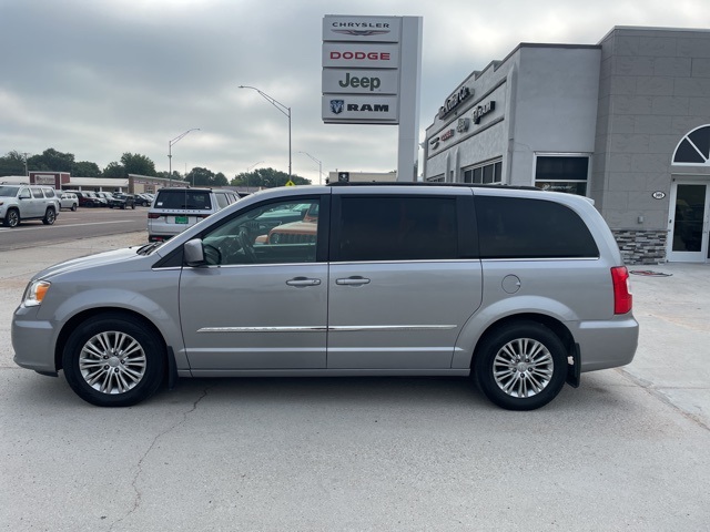 2016 Chrysler Town & Country