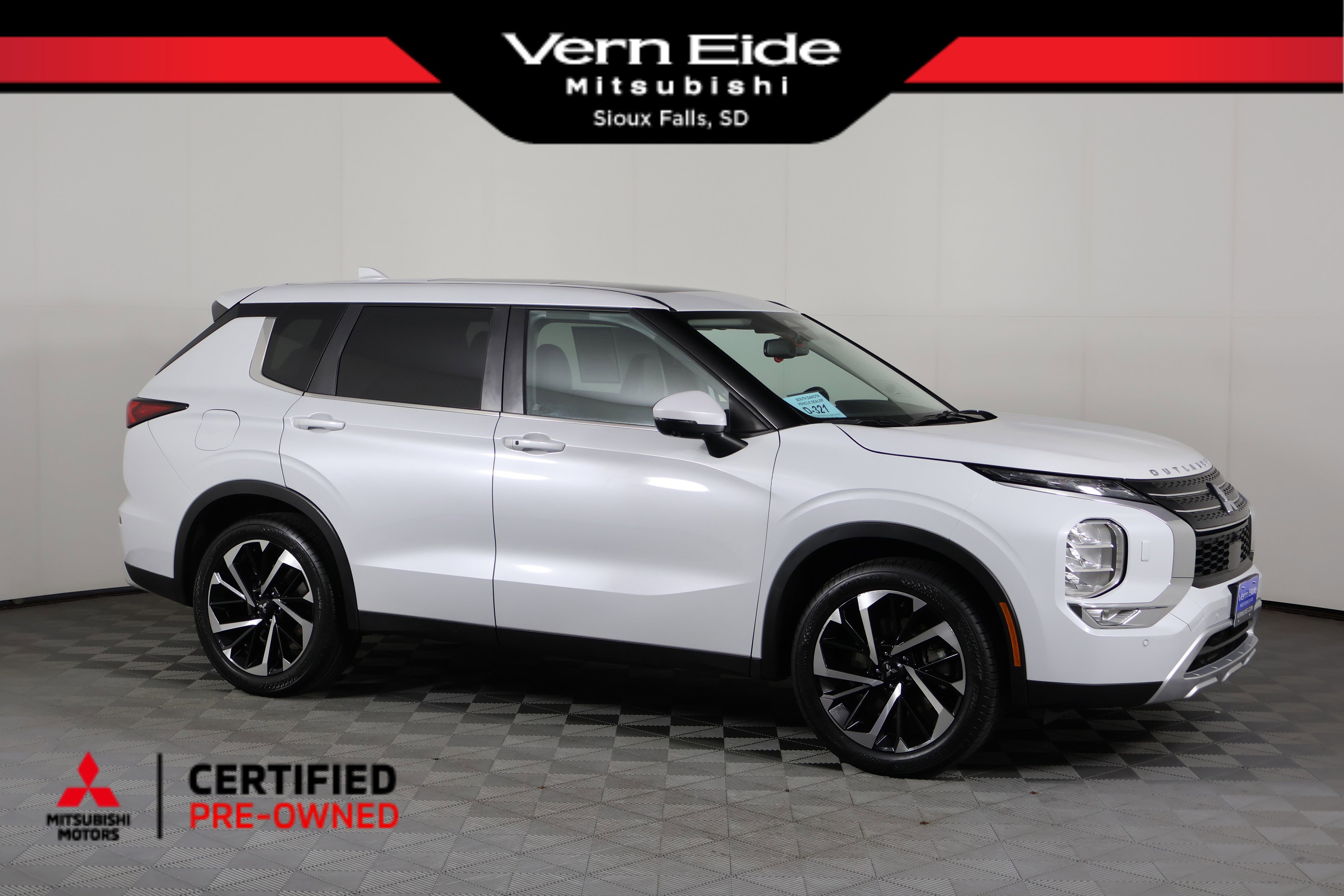 2022 Mitsubishi Outlander SE's photo