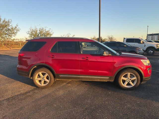 2019 Ford Explorer XLT photo 3