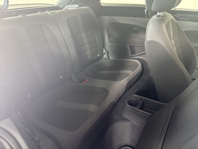 2012 Volkswagen Beetle photo 4