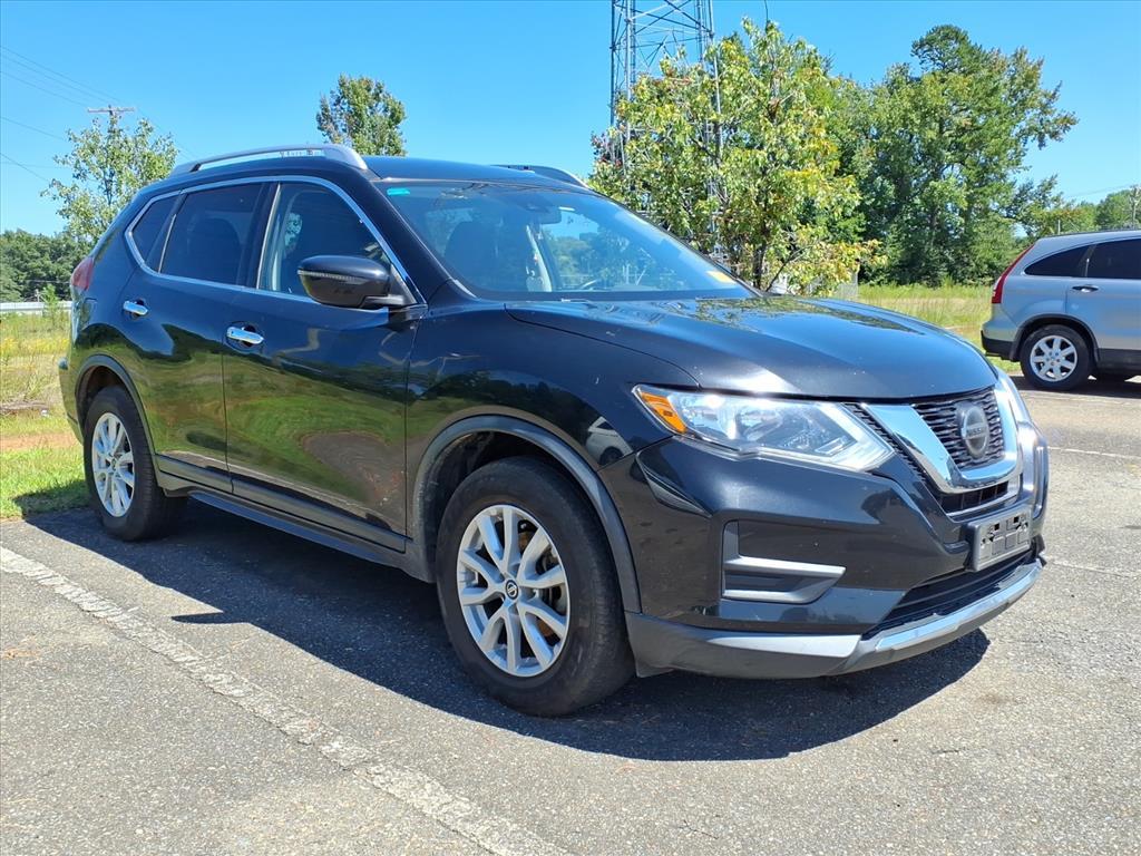 2019 Nissan Rogue SV photo 3