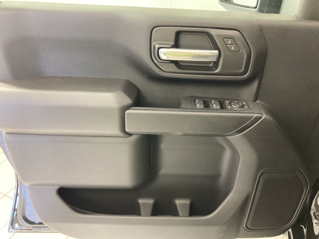 2025 Chevrolet Silverado 2500HD Custom photo 11