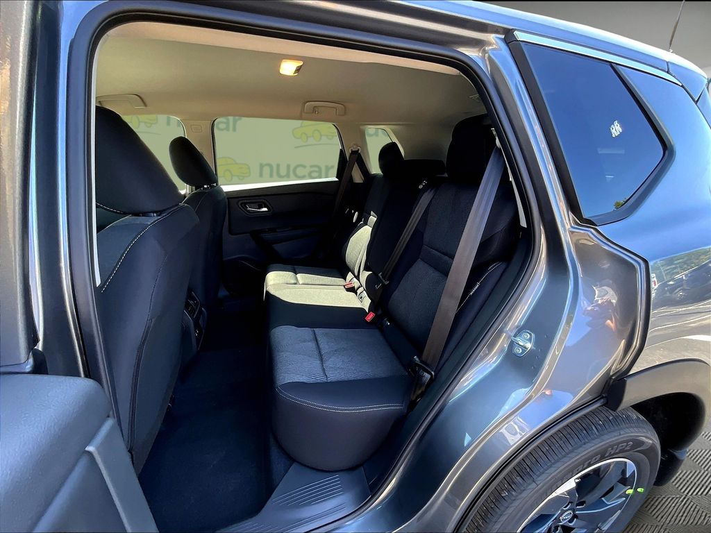 2026 Nissan Rogue SV photo 10