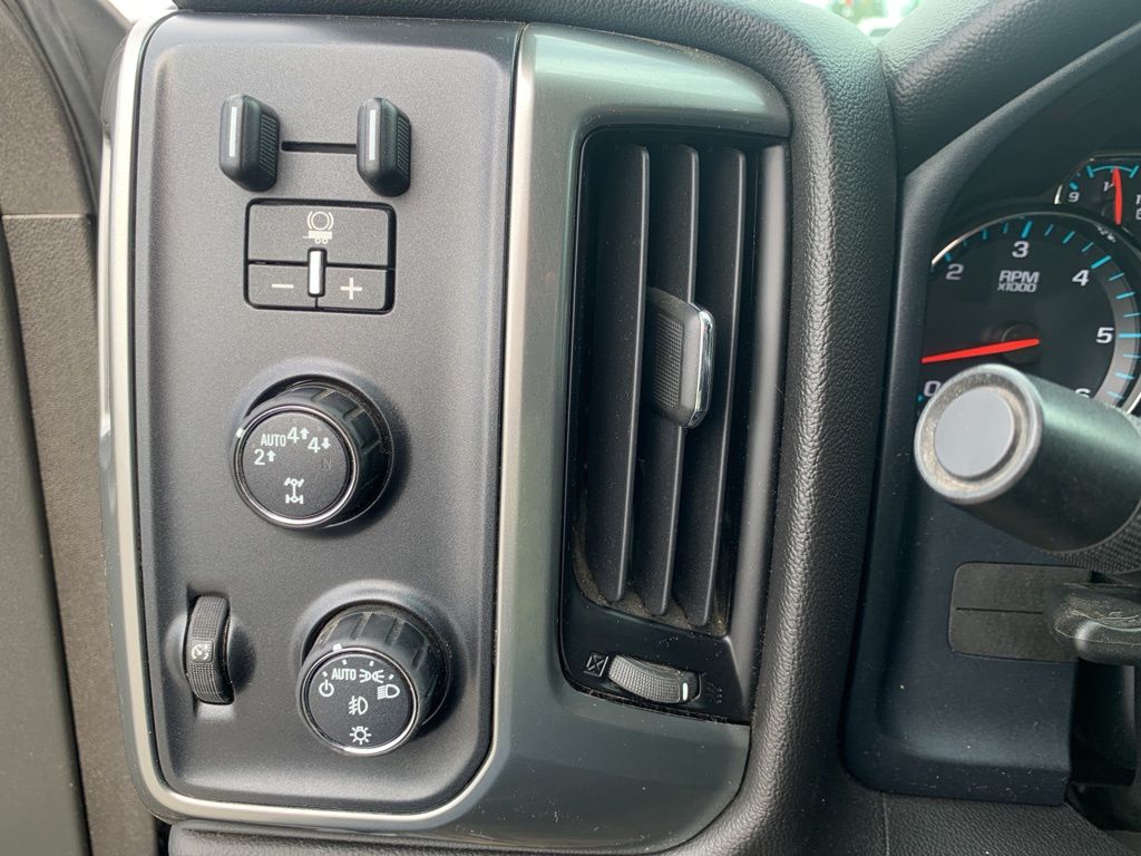 2018 Chevrolet Silverado 1500 LT photo 13
