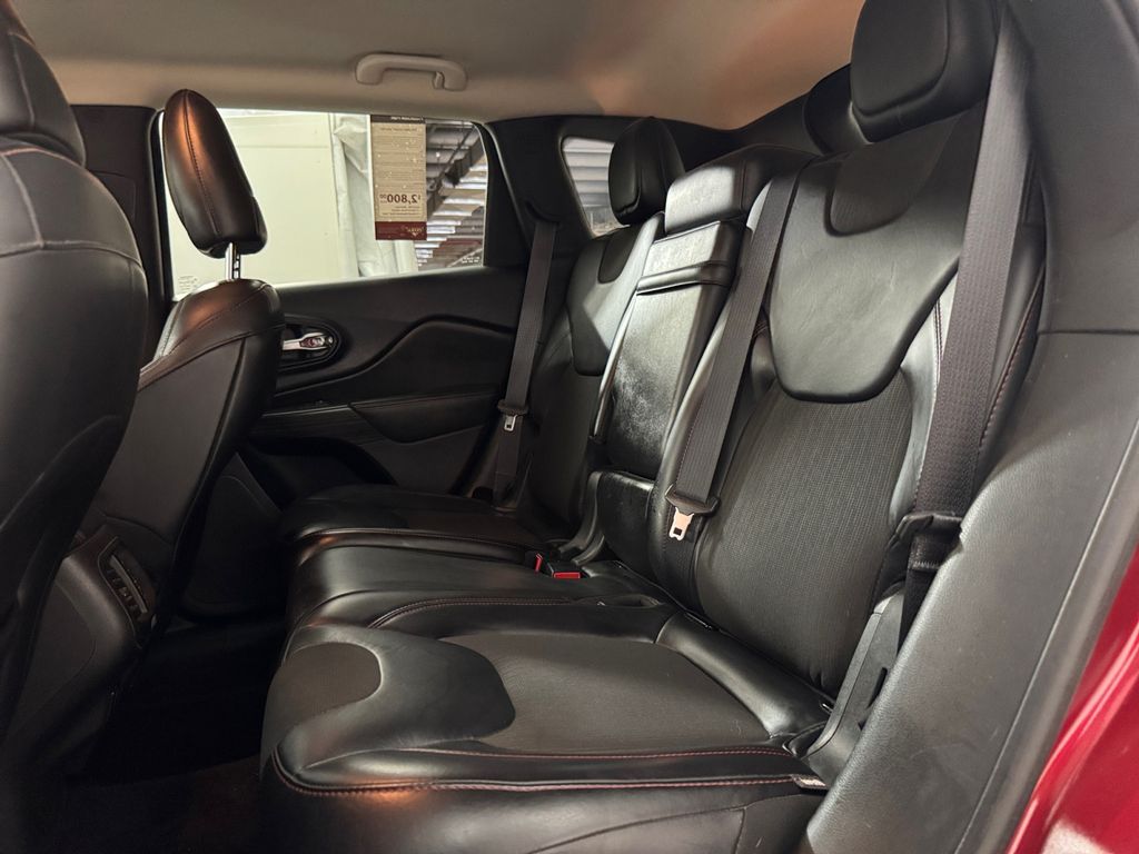 2017 Jeep Cherokee Trailhawk photo 18