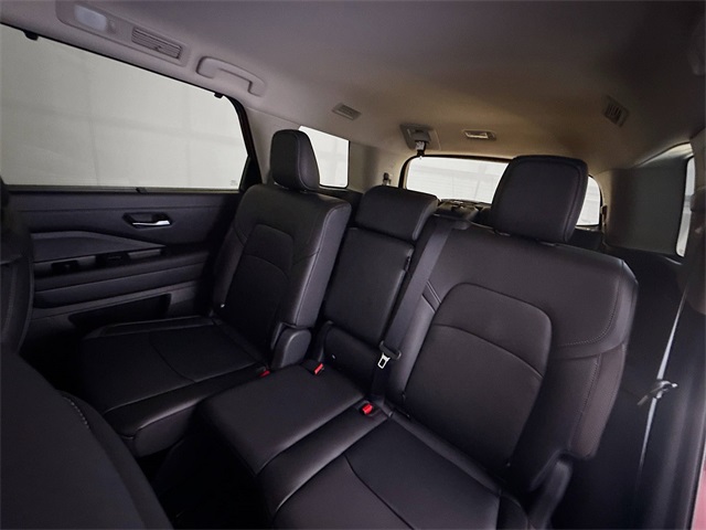 2025 Nissan Pathfinder SL photo 4
