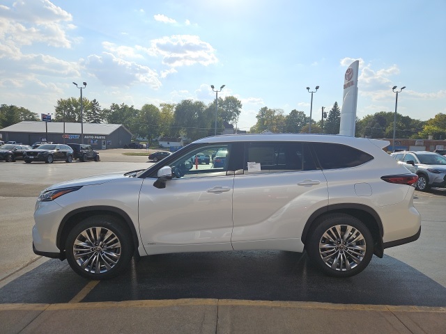 2025 Toyota Highlander Hybrid Platinum photo 2
