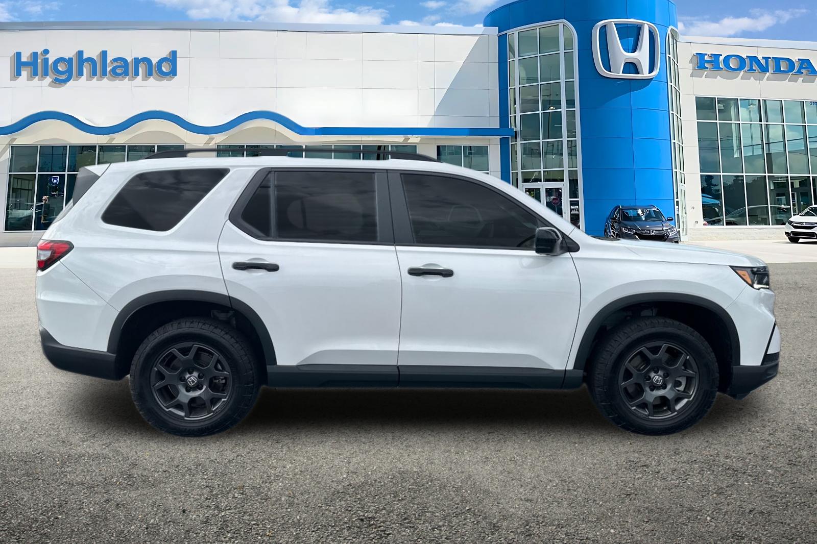 2023 Honda Pilot TrailSport photo 5