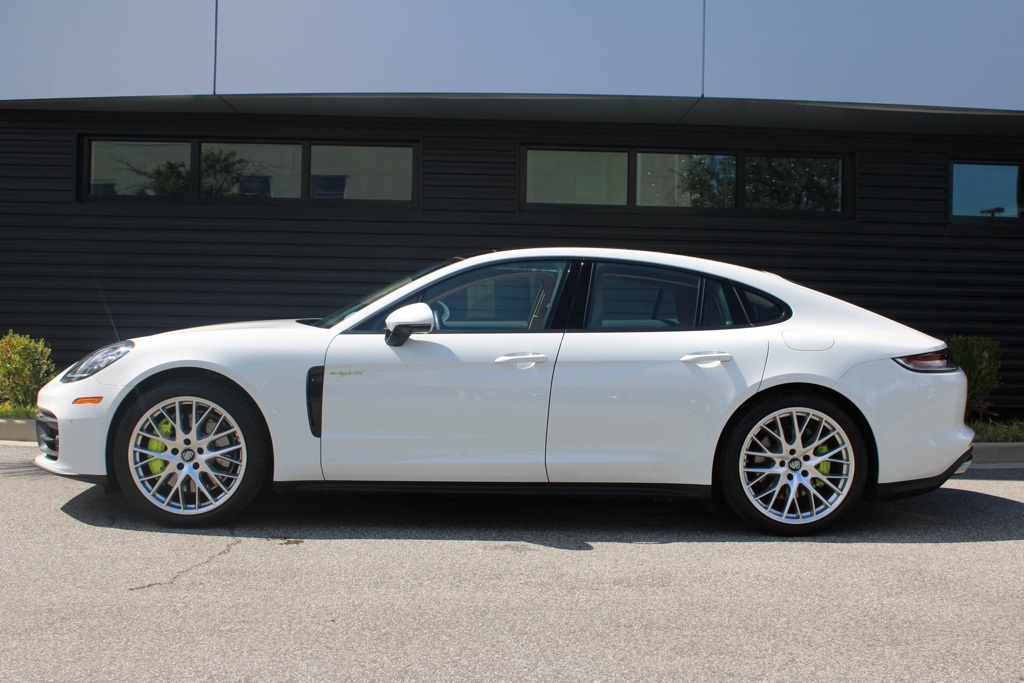 2023 Porsche Panamera E-Hybrid 4 photo 2