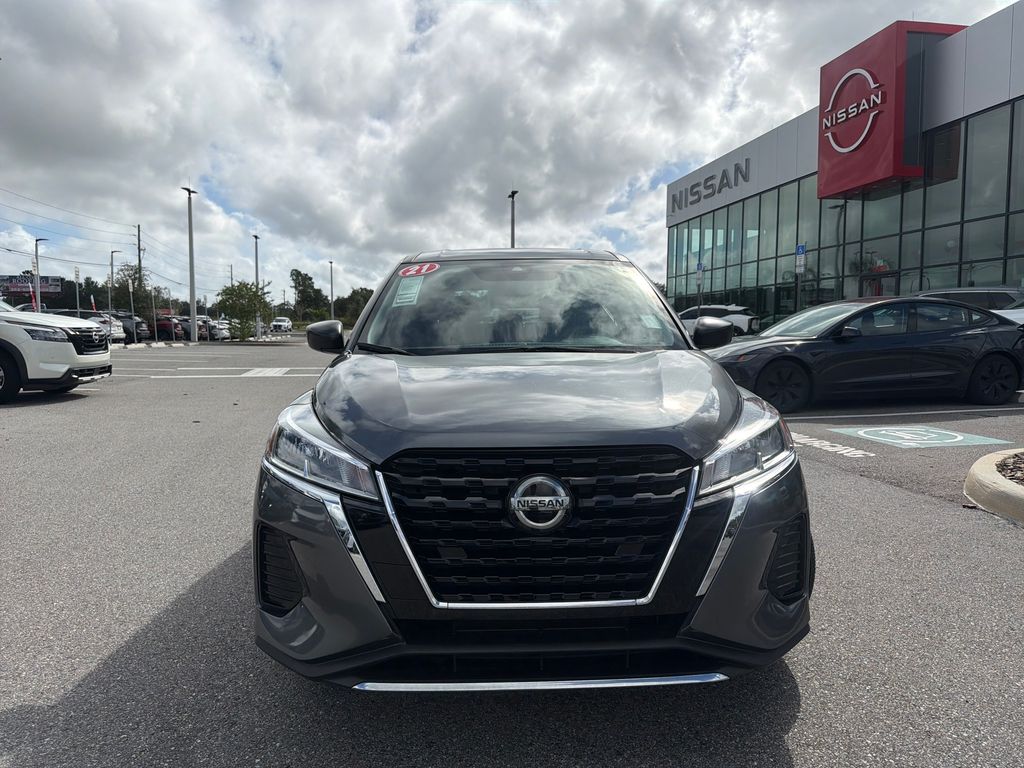 2021 Nissan Kicks S photo 2
