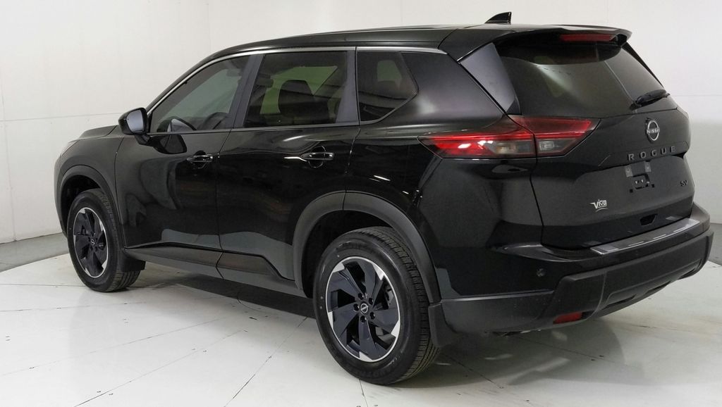 2024 Nissan Rogue SV photo 3