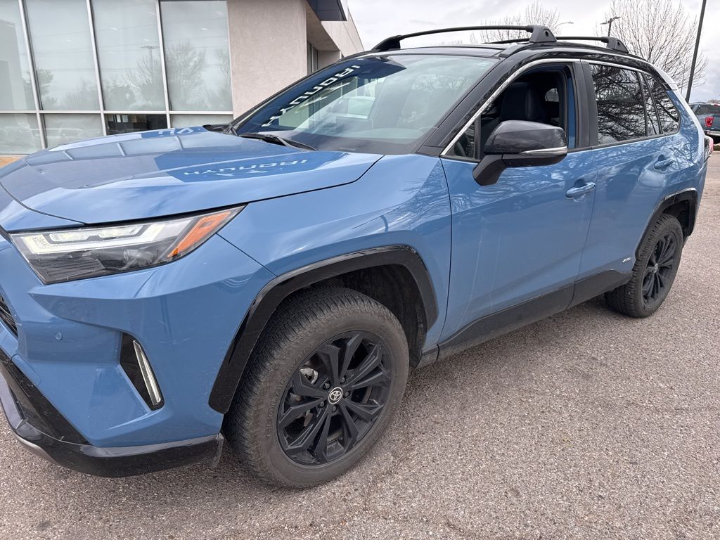 2022 Toyota RAV4 Hybrid XSE photo 2