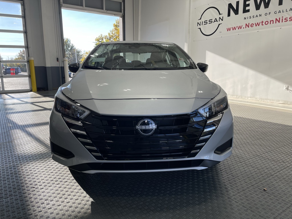 2025 Nissan Versa 1.6 S photo 2