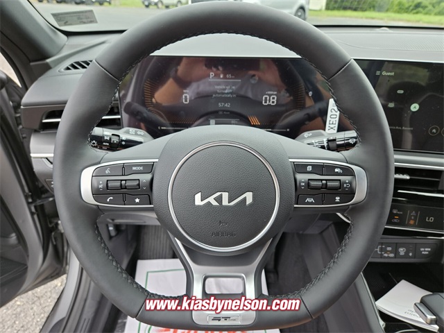 2025 Kia K5 GT-Line photo 13