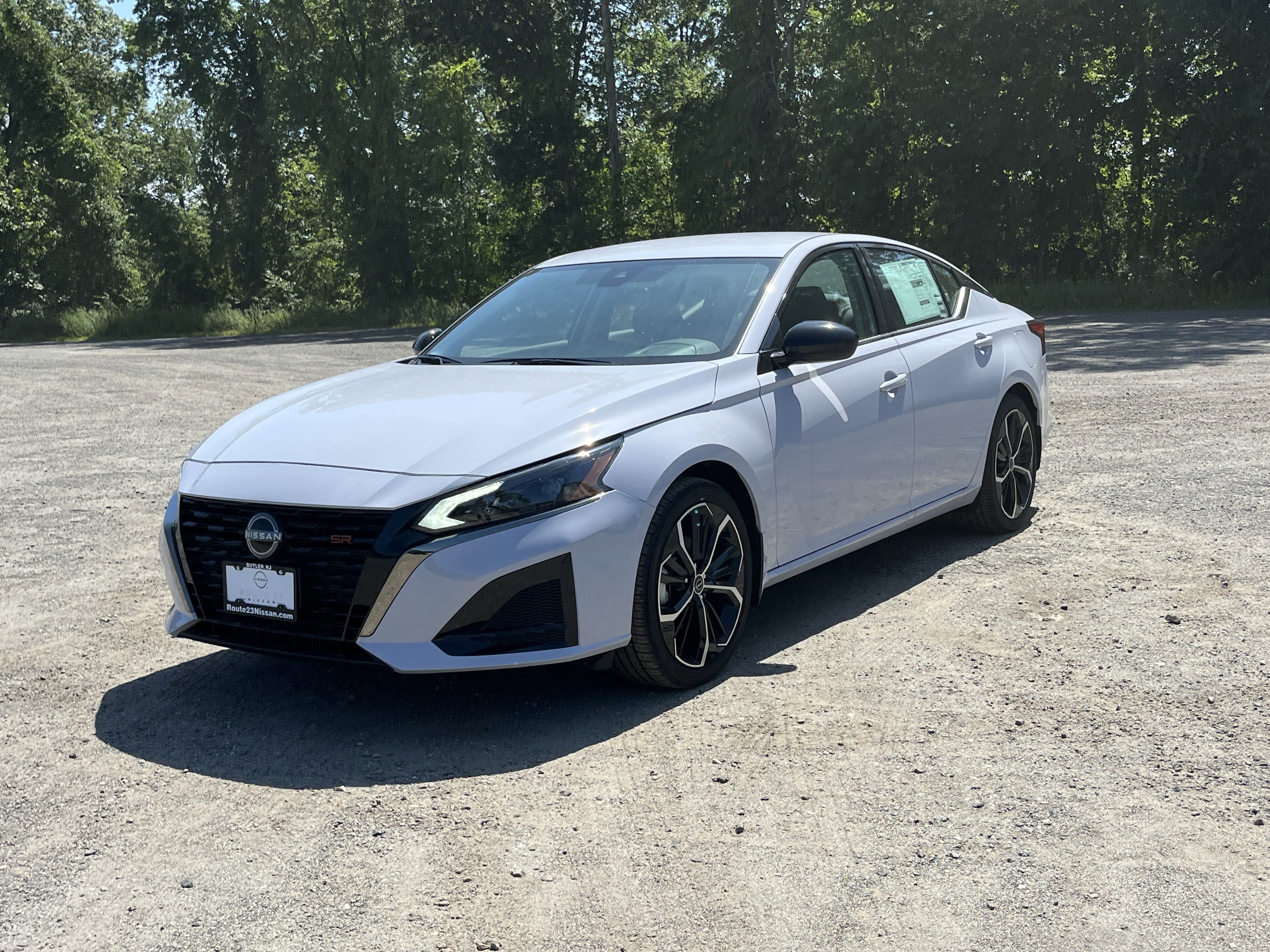 2025 Nissan Altima SR's photo