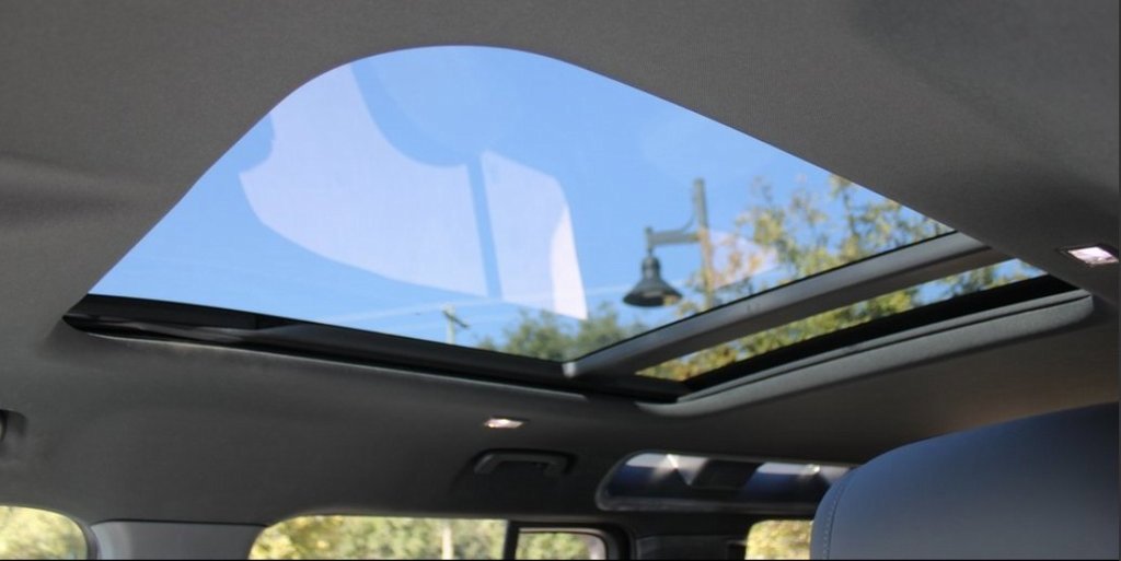 2023 LAND ROVER DEFENDER - Image 2