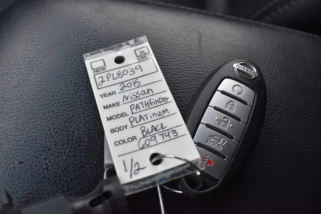 2015 Nissan Pathfinder Platinum photo 14