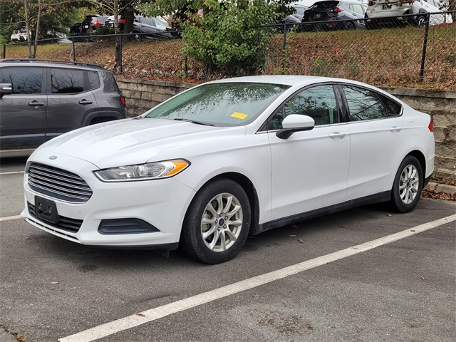 2016 Ford Fusion S photo 2