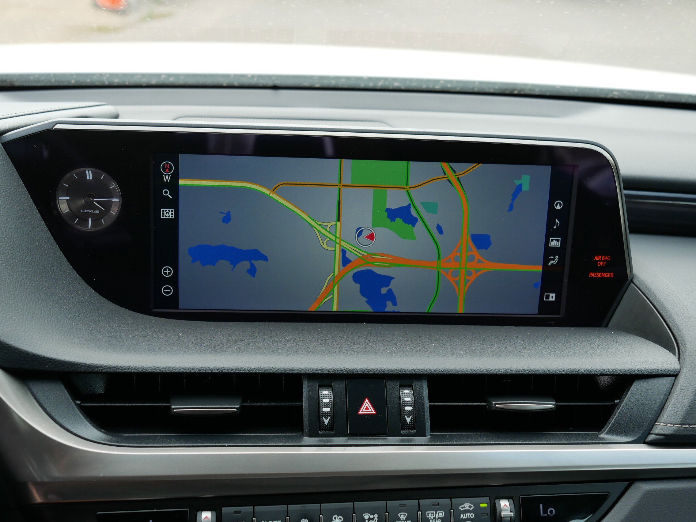 2021 Lexus ES 300h photo 28