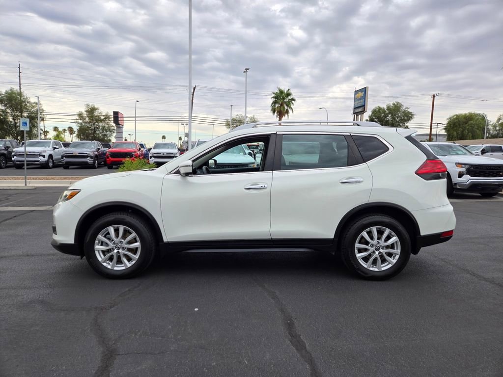 2017 Nissan Rogue SV photo 3