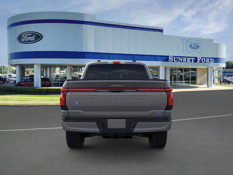 2025 Ford F-150 Lightning Lariat photo 5