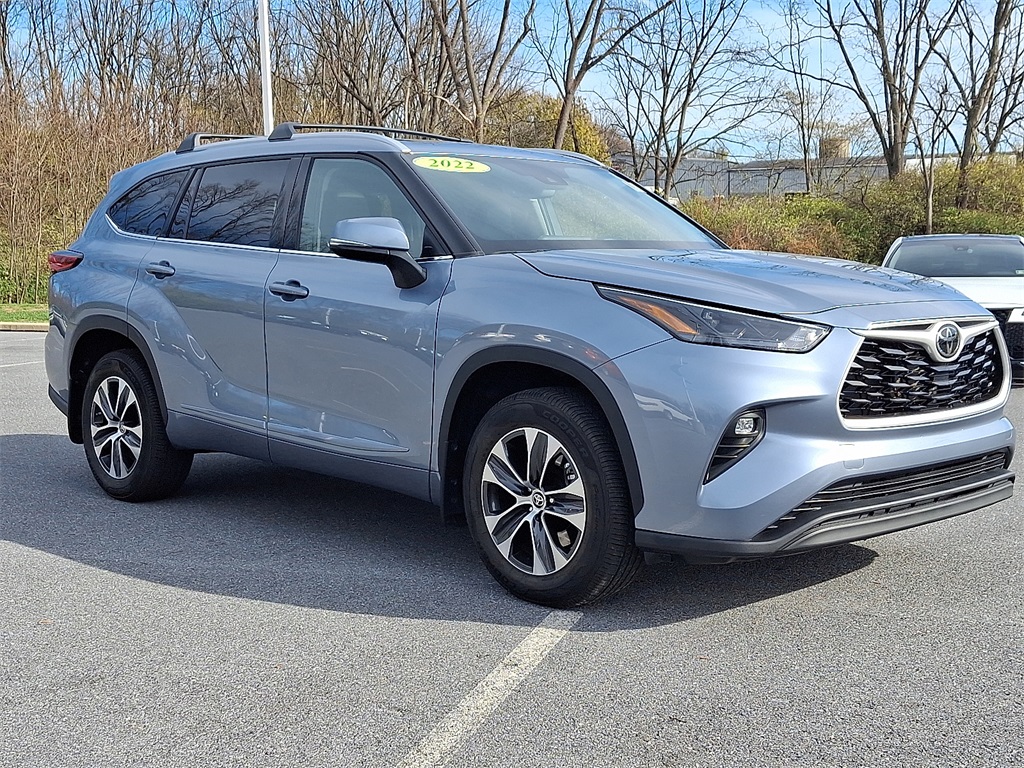 2022 Toyota Highlander XLE photo 3