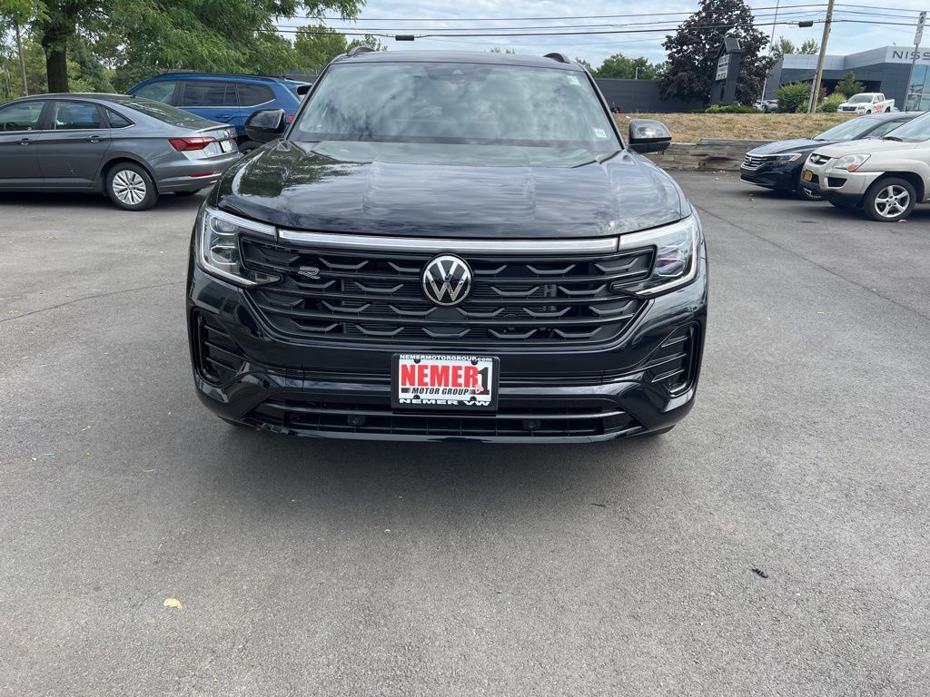 2026 Volkswagen Atlas Cross Sport SEL R-Line photo 2
