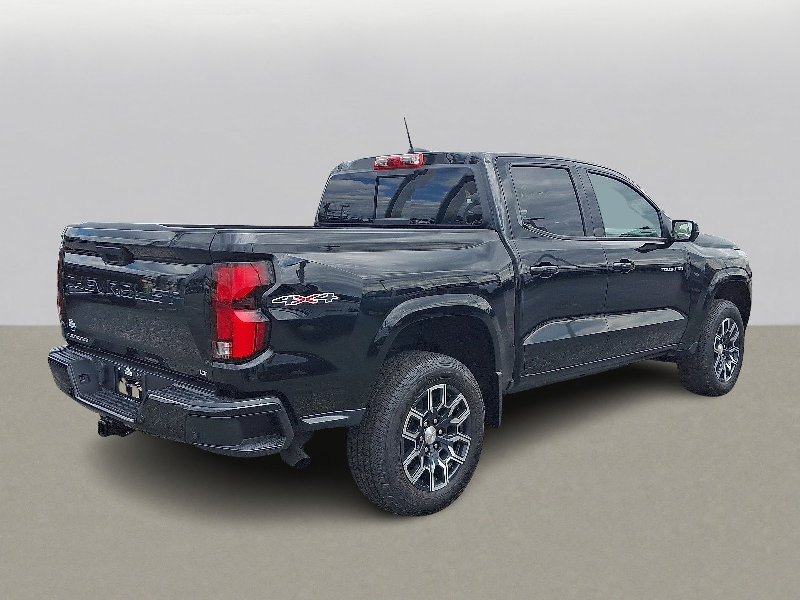 2024 Chevrolet Colorado LT photo 11