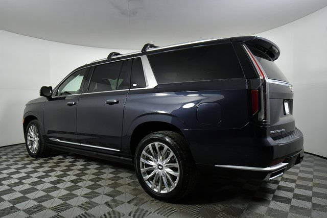 2022 Cadillac Escalade ESV Premium Luxury photo 2