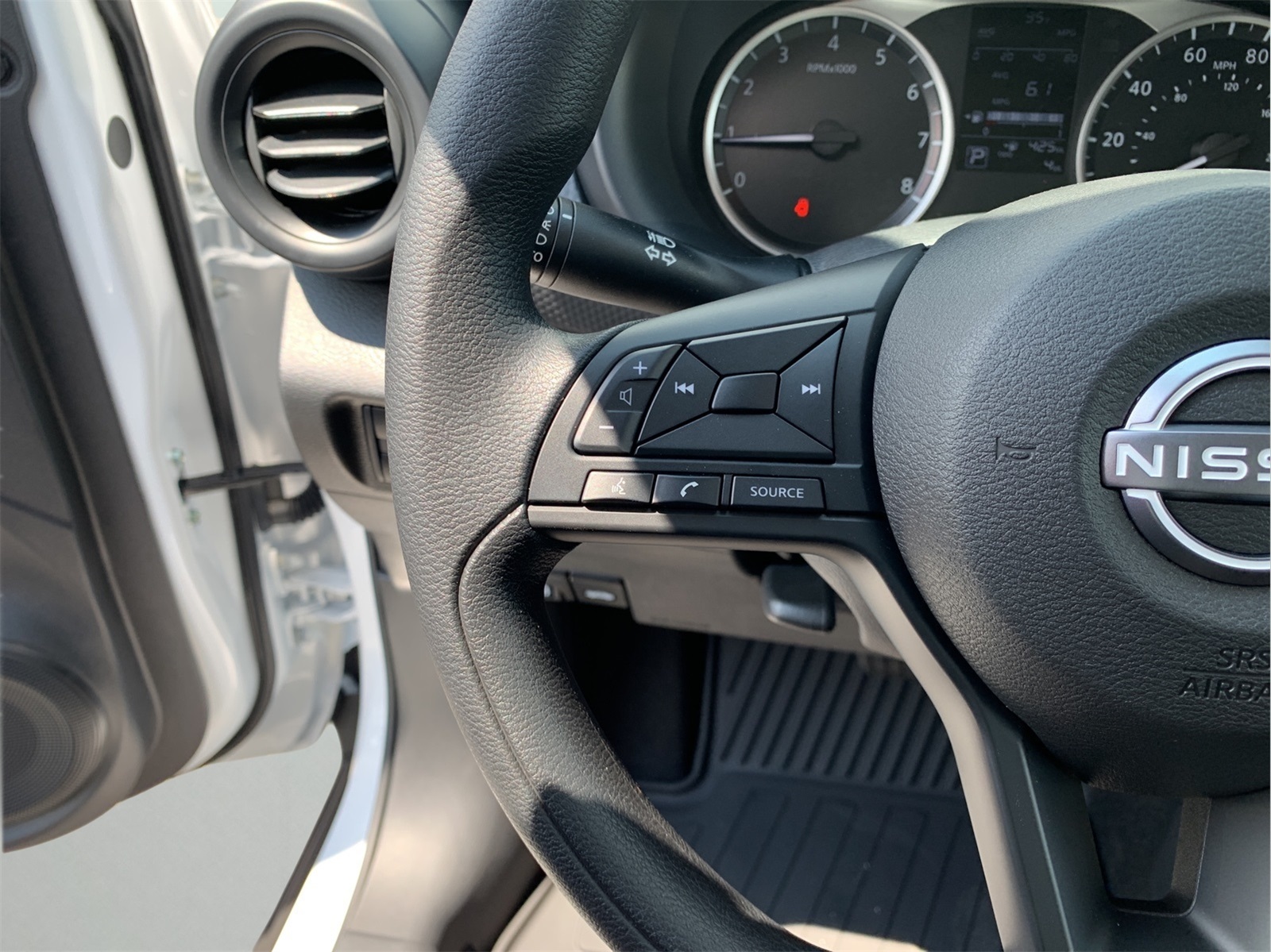 2025 Nissan Kicks Play S photo 14