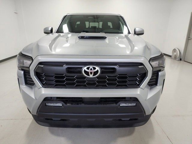 2025 Toyota Tacoma TRD Sport photo 2