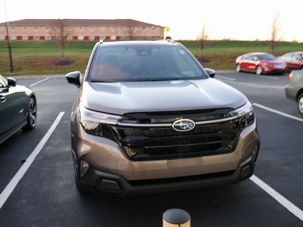 2025 Subaru Forester Touring photo 4