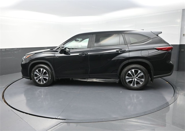 2023 Toyota Highlander L photo 4