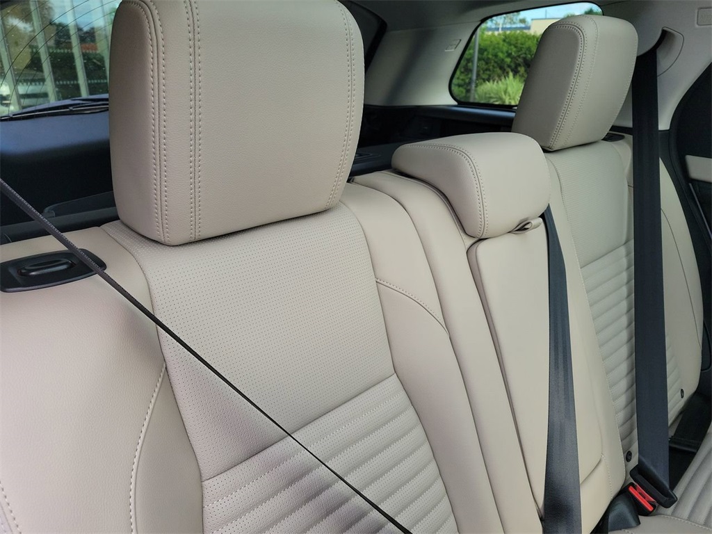 2025 Land Rover Discovery Sport S photo 16