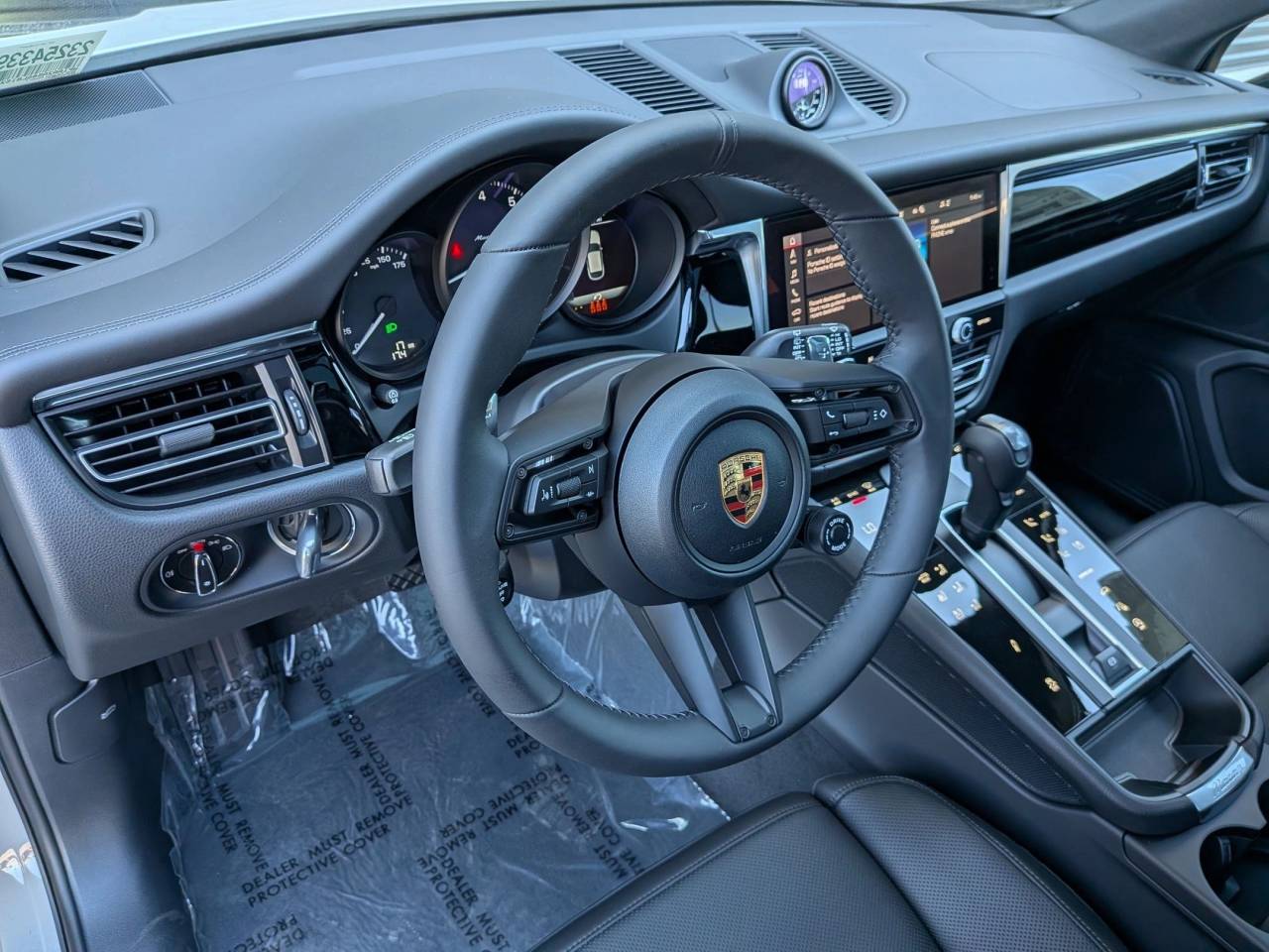 2025 Porsche Macan T photo 4