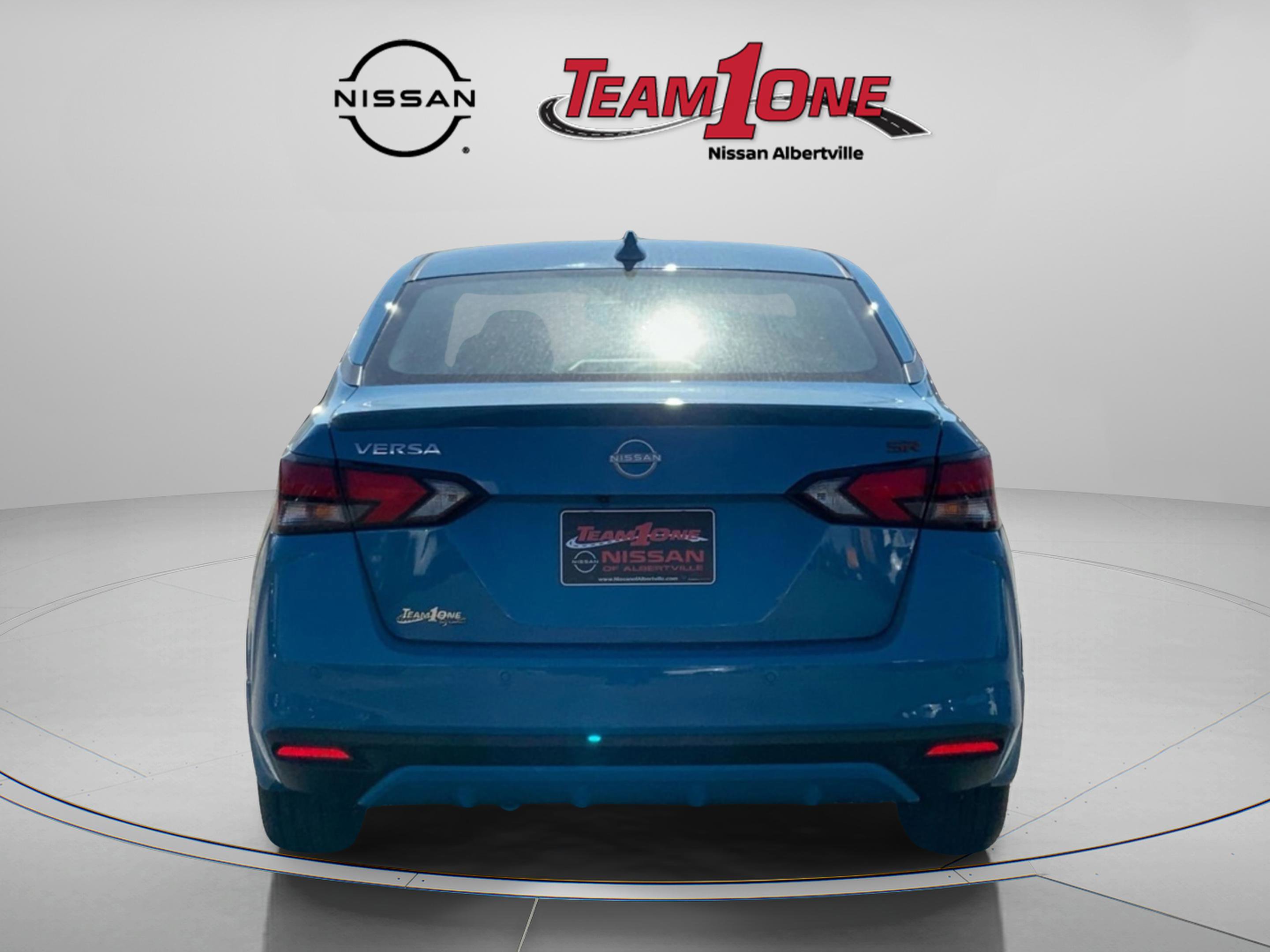 2025 Nissan Versa SR photo 4