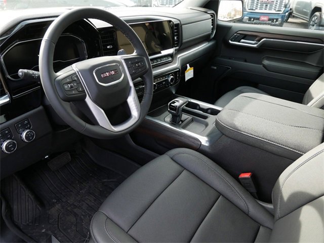 2025 Toyota RAV4 LE photo 4