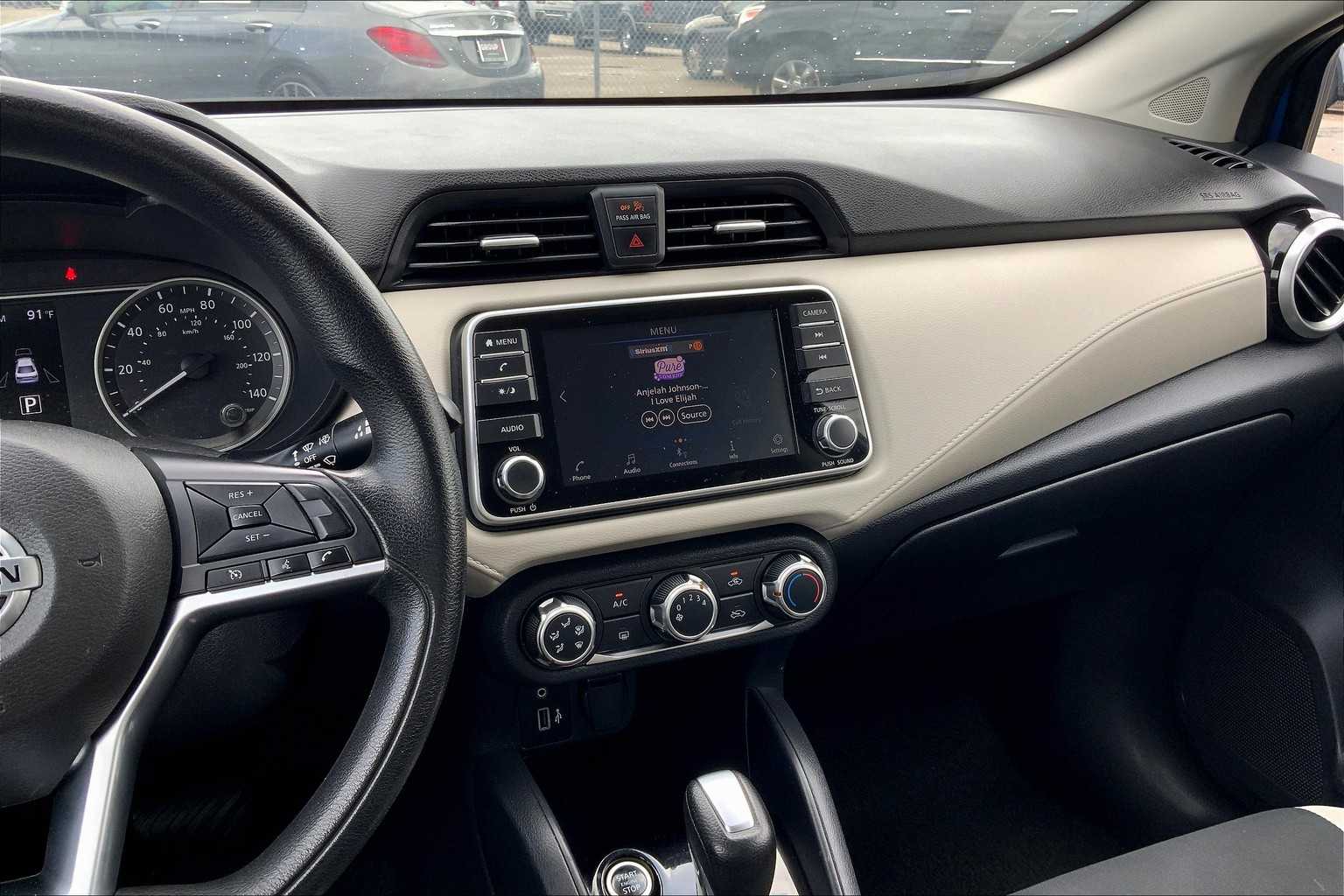 2021 Nissan Versa SV photo 5