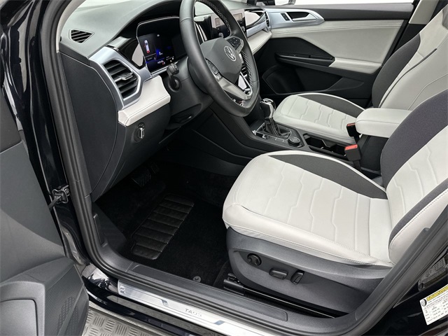 2025 Volkswagen Taos SE photo 2