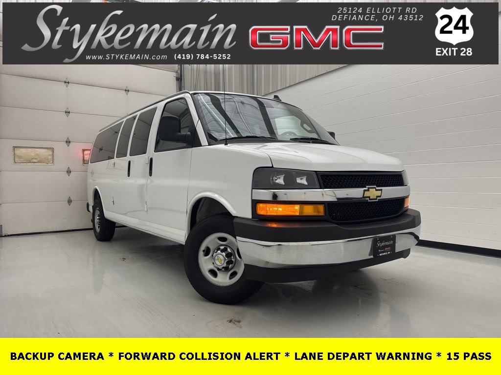 2024 Chevrolet Express Passenger LT's photo