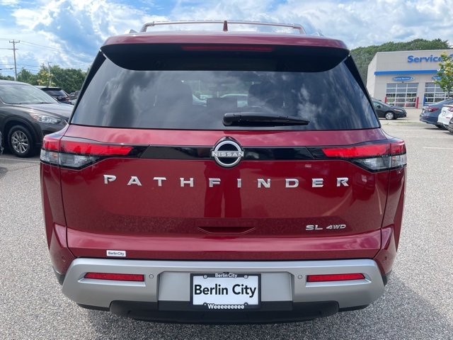 2023 Nissan Pathfinder SL photo 2