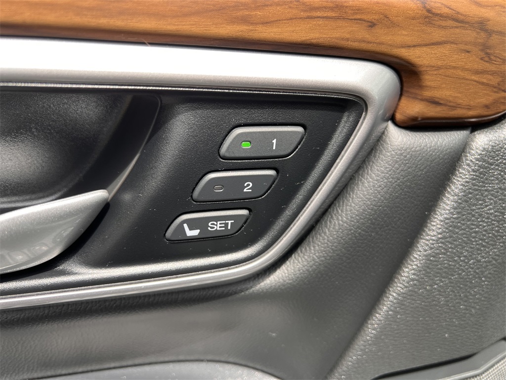 2020 Honda CR-V Touring photo 22